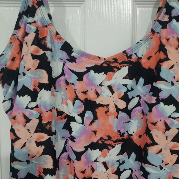 NWOT Roatan Swimwear Floral One Piece Swimsuit in Size 2X - Picture 4 of 12